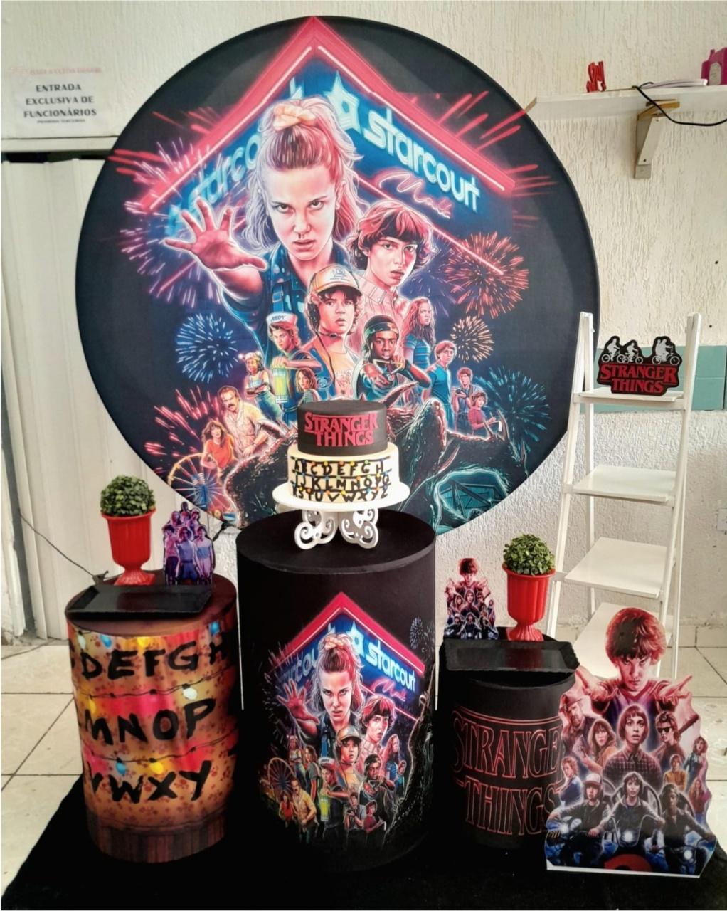Stranger Things Prata  - GabiSantosDecor