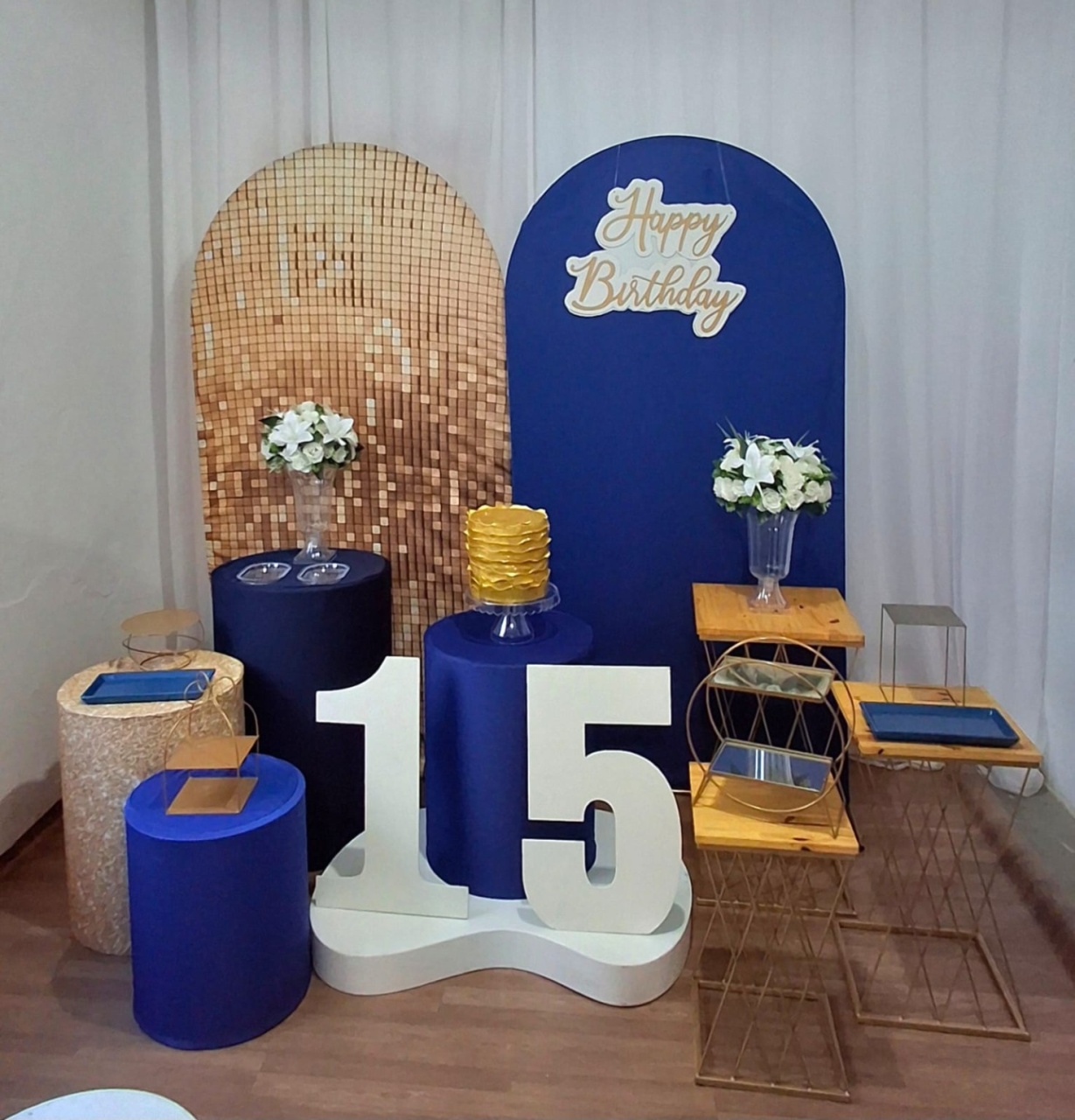 15 Anos Dourado Com Azul - FESTEJAR PEGUE E MONTE E BALÕES