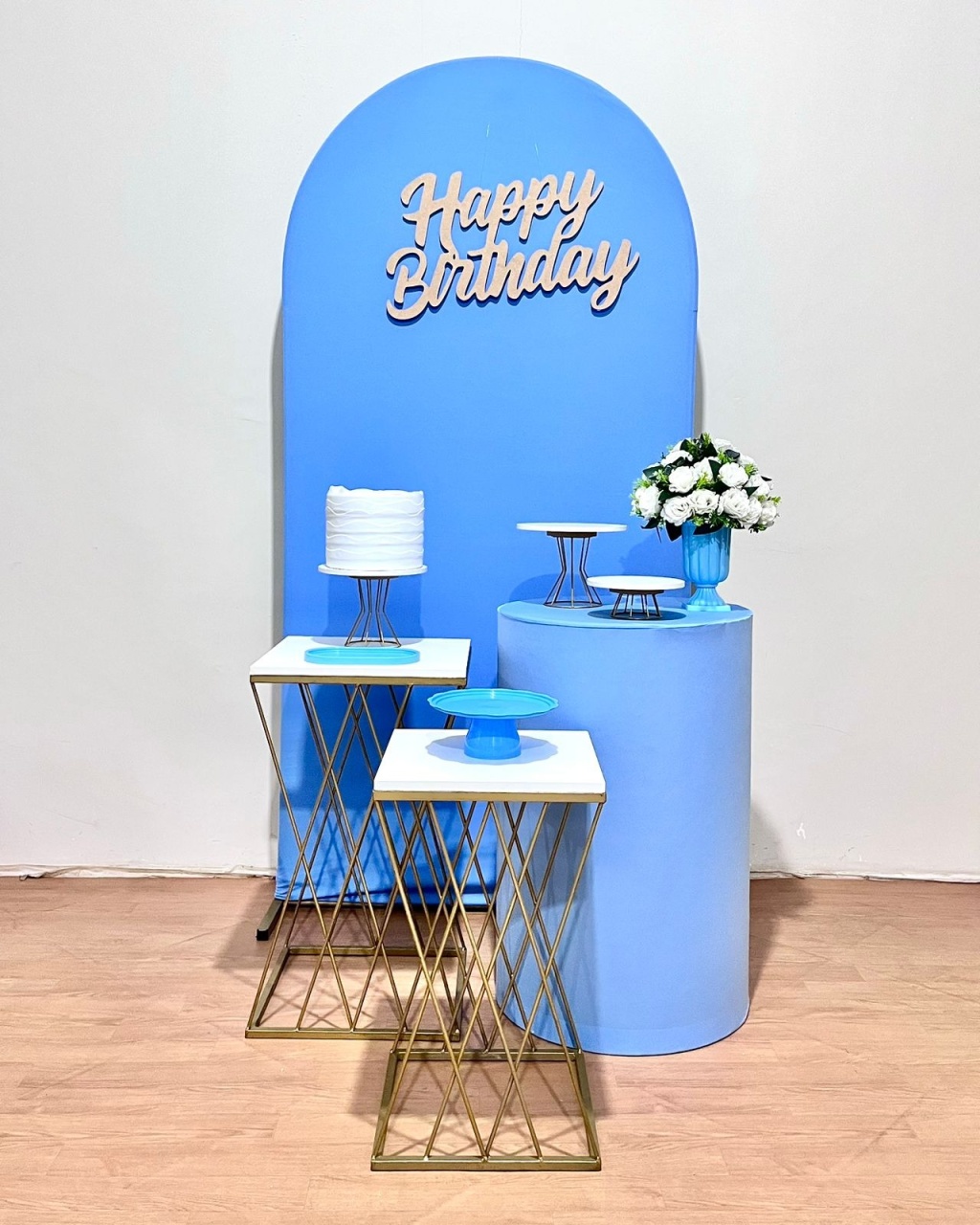 Kit Happy Bday Azul Claro - Composição Com Mesas Treliças E Cilindro - FestAí Pegue Monte