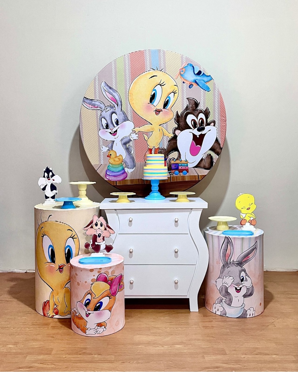 Baby Looney Tunes Menino - Kit Promocional Ouro C/Cômoda Branca - FestAí Pegue Monte