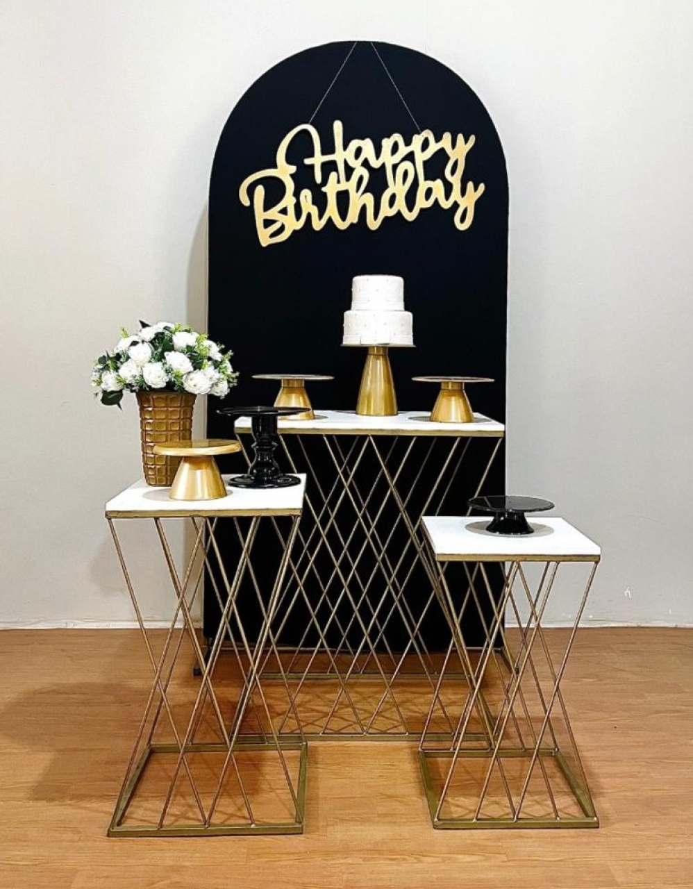Kit Happy Bday - Preto/Dourado Com Mesas Treliça - FestAí Pegue Monte