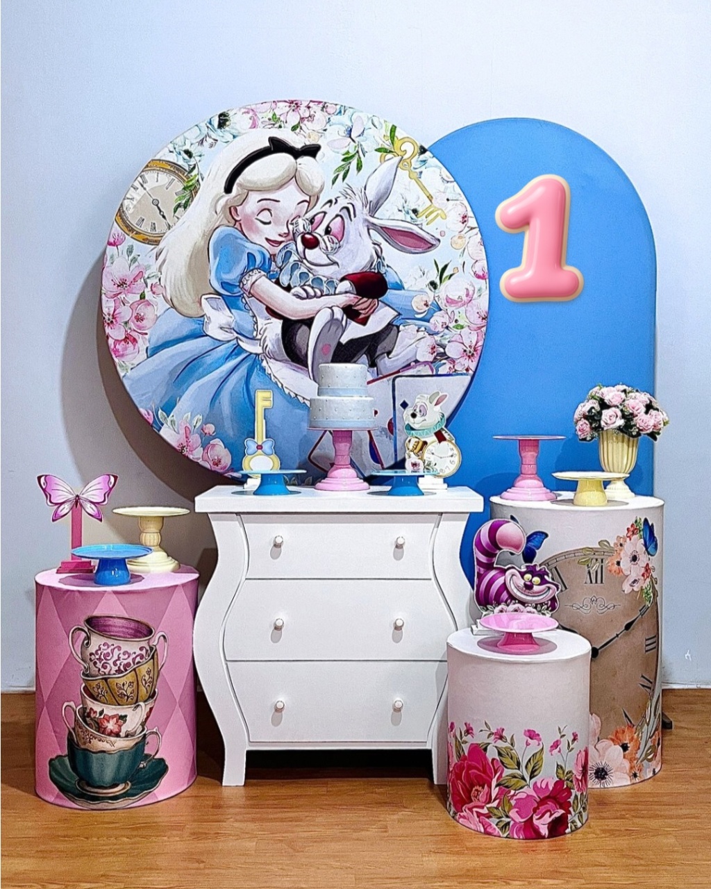 Alice No País das Maravilhas - Kit Promocional Diamante C/Cômoda Branca - FestAí Pegue Monte