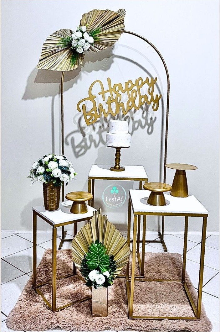 Kit Happy Bday Dourado - Trio de Mesas Cubos - FestAí Pegue Monte