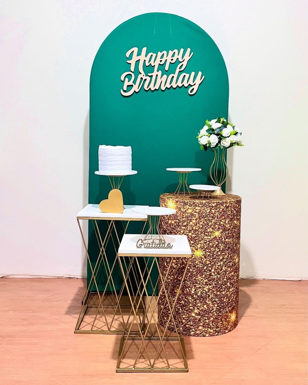 Kit Happy Bday Verde E Dourado - Composição Com Mesas Treliças E Cilindro - FestAí Pegue Monte
