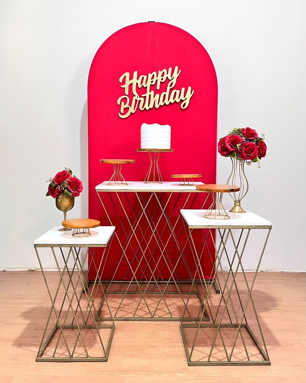 Kit Happy Bday Vermelho - Composição Com Mesas Treliças - FestAí Pegue Monte
