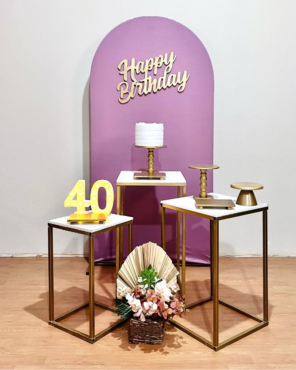 Kit Happy Bday - Lilas Com Mesas Cubo Douradas - FestAí Pegue Monte