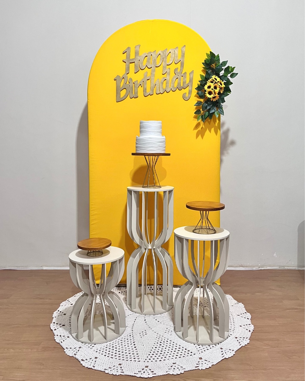 Kit Happy Bday - Amarelo C/Mesas Ampulheta - FestAí Pegue Monte