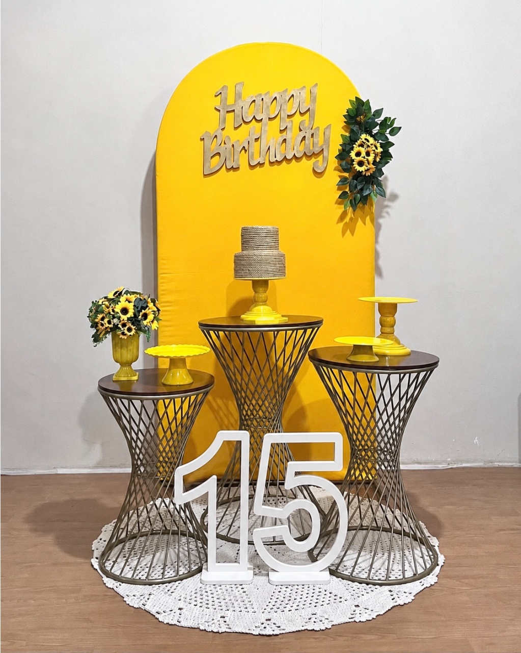 15 Anos Happy Bday - Amarelo C/Mesas Trançadas - FestAí Pegue Monte