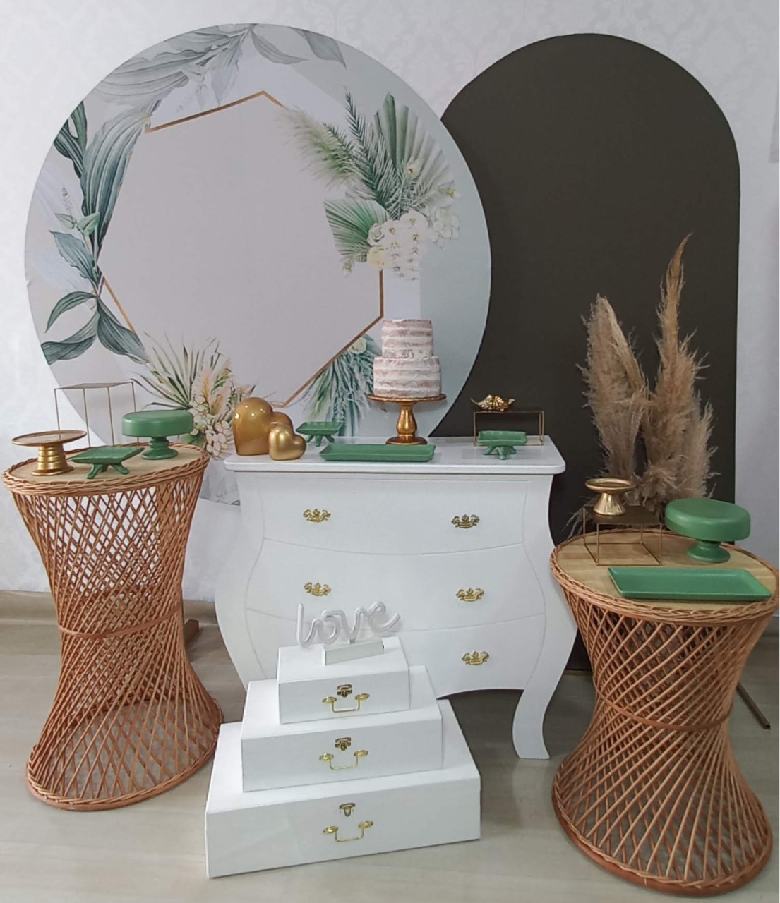 Latania Verde Com Dourado  - Decorar  Festas e Locacoes