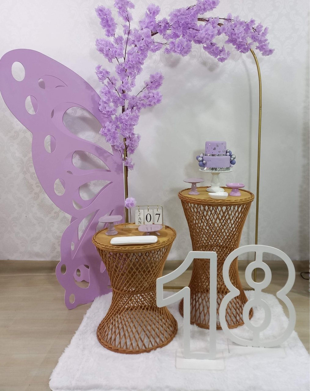 Romano Com Mesa Vime Lilas Com Borboleta Gd  - Decorar  Festas e Locacoes