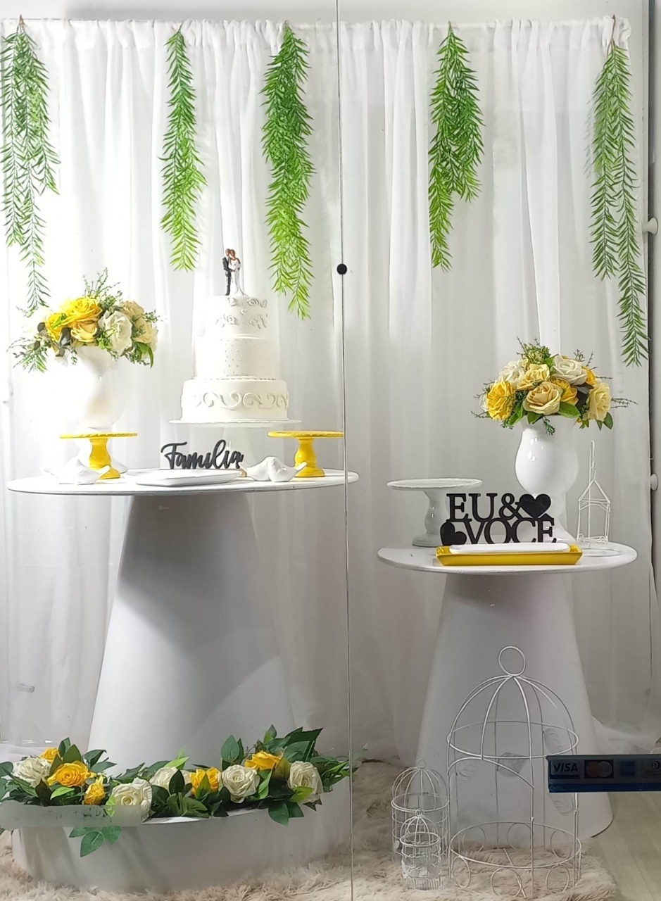 Branco Com Amarelo  - Decorar  Festas e Locacoes