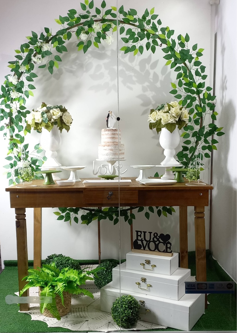 Branco Com Verde Mesa Madeira  - Decorar  Festas e Locacoes