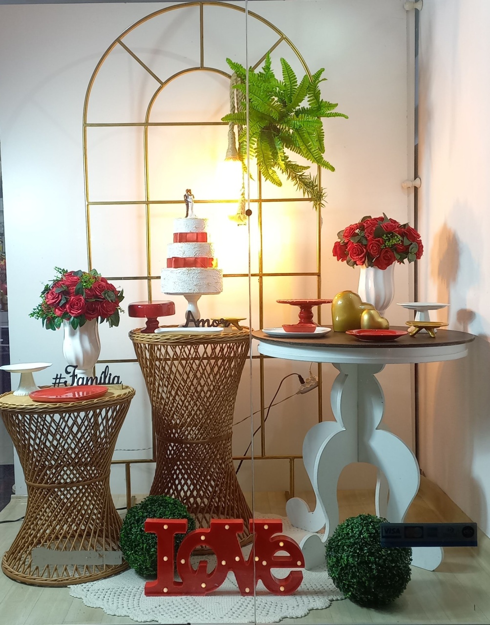 Portal Vermelho Com Dourado  - Decorar  Festas e Locacoes