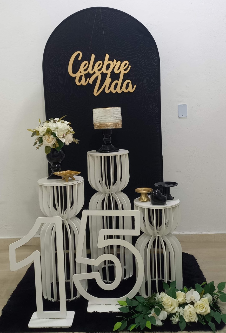 Romano Preto Com Dourado  - Decorar  Festas e Locacoes