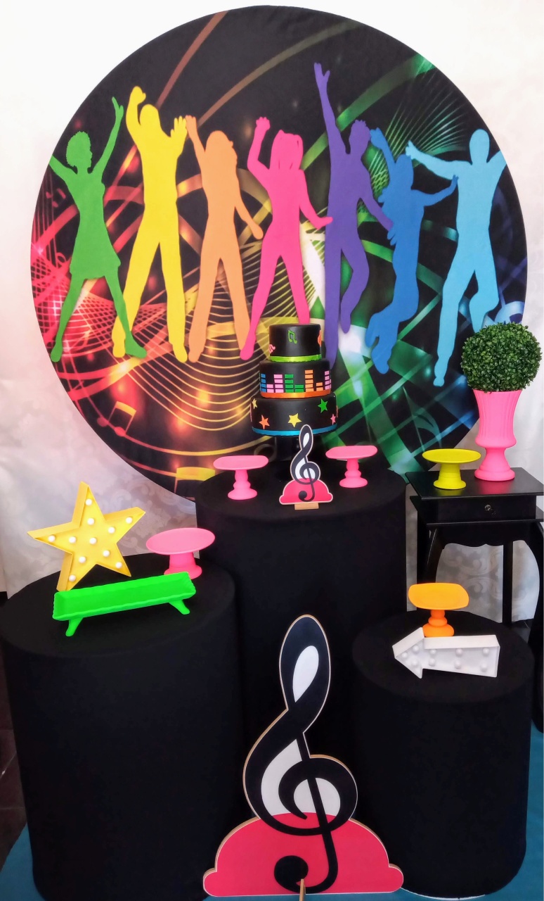Dancante Preto Carnho  - Decorar  Festas e Locacoes