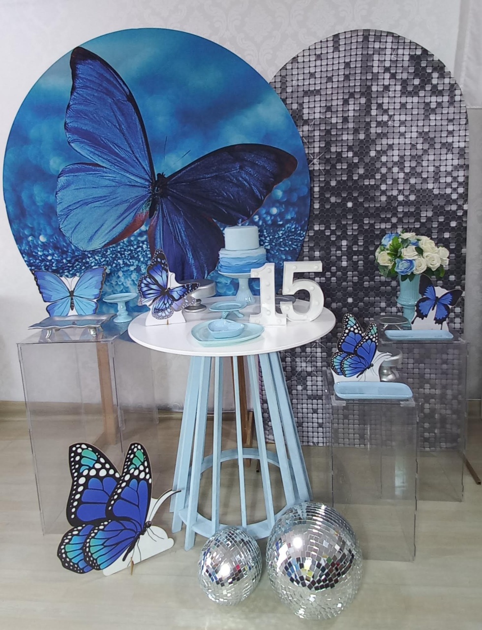 15 Anos Borboleta Azul  - Decorar  Festas e Locacoes