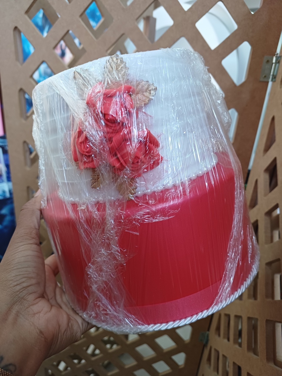 Branco Com Vermelho  - maequerofestalocacoesbq