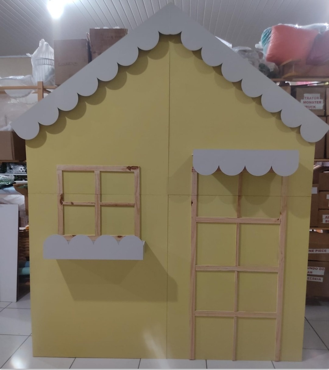 Casa Cenográfica Amarela E Branco - Mimo e Arte Decor e Locações 