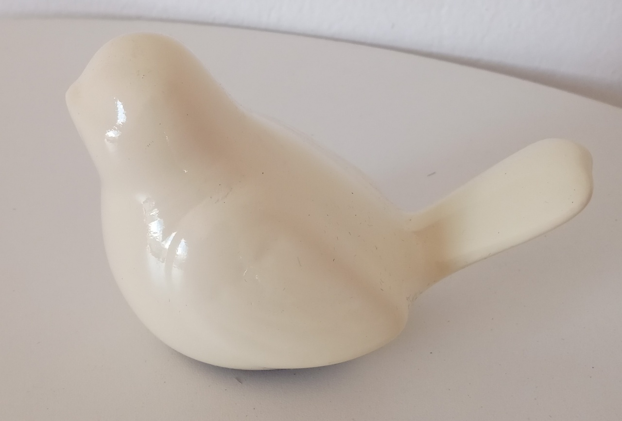 Pássaro de Louça Amarelo Candy  - Mimo e Arte Decor e Locações 