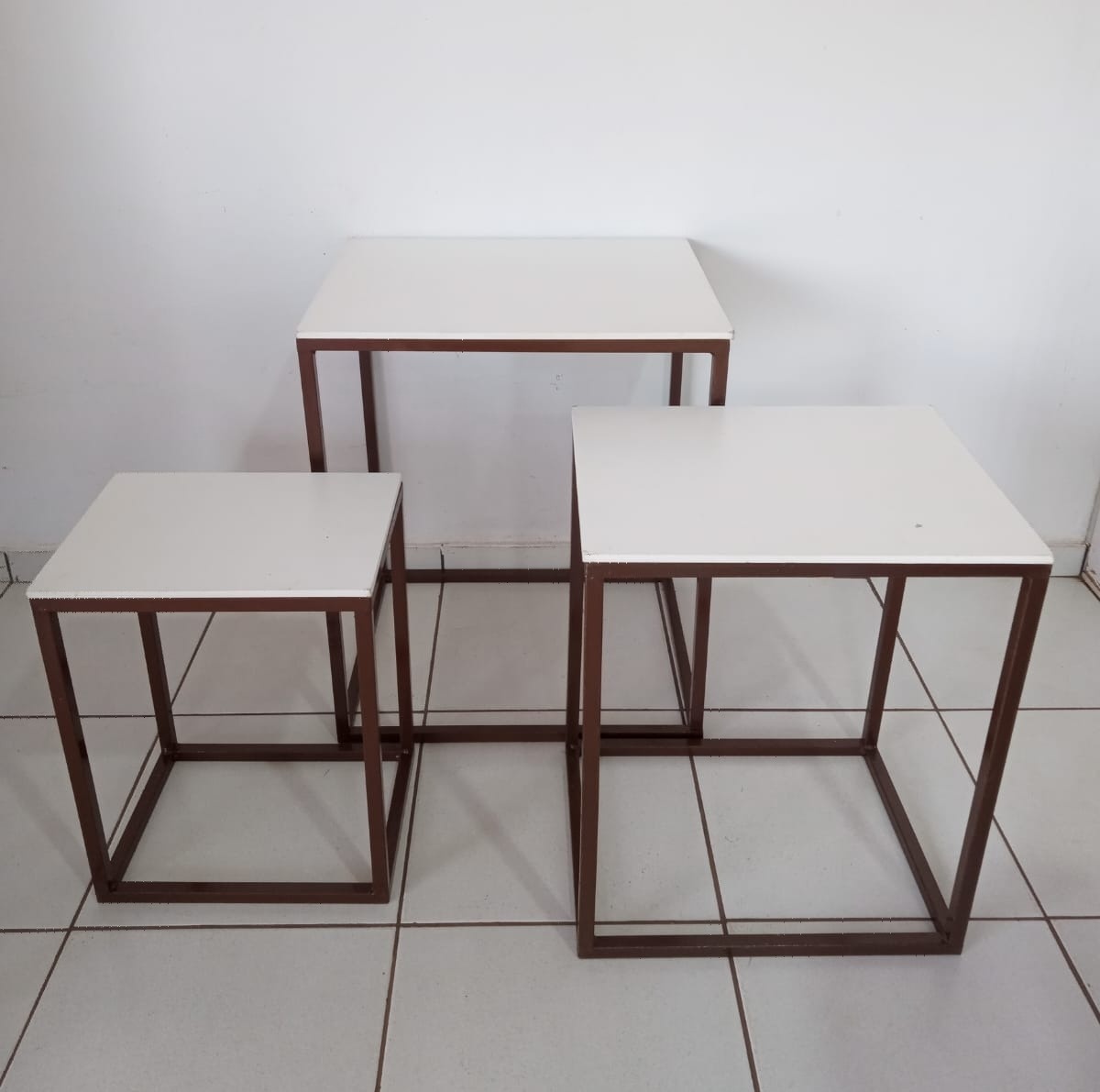 Trio de Mesas Cobre E Branco  - Mimo e Arte Decor e Locações 