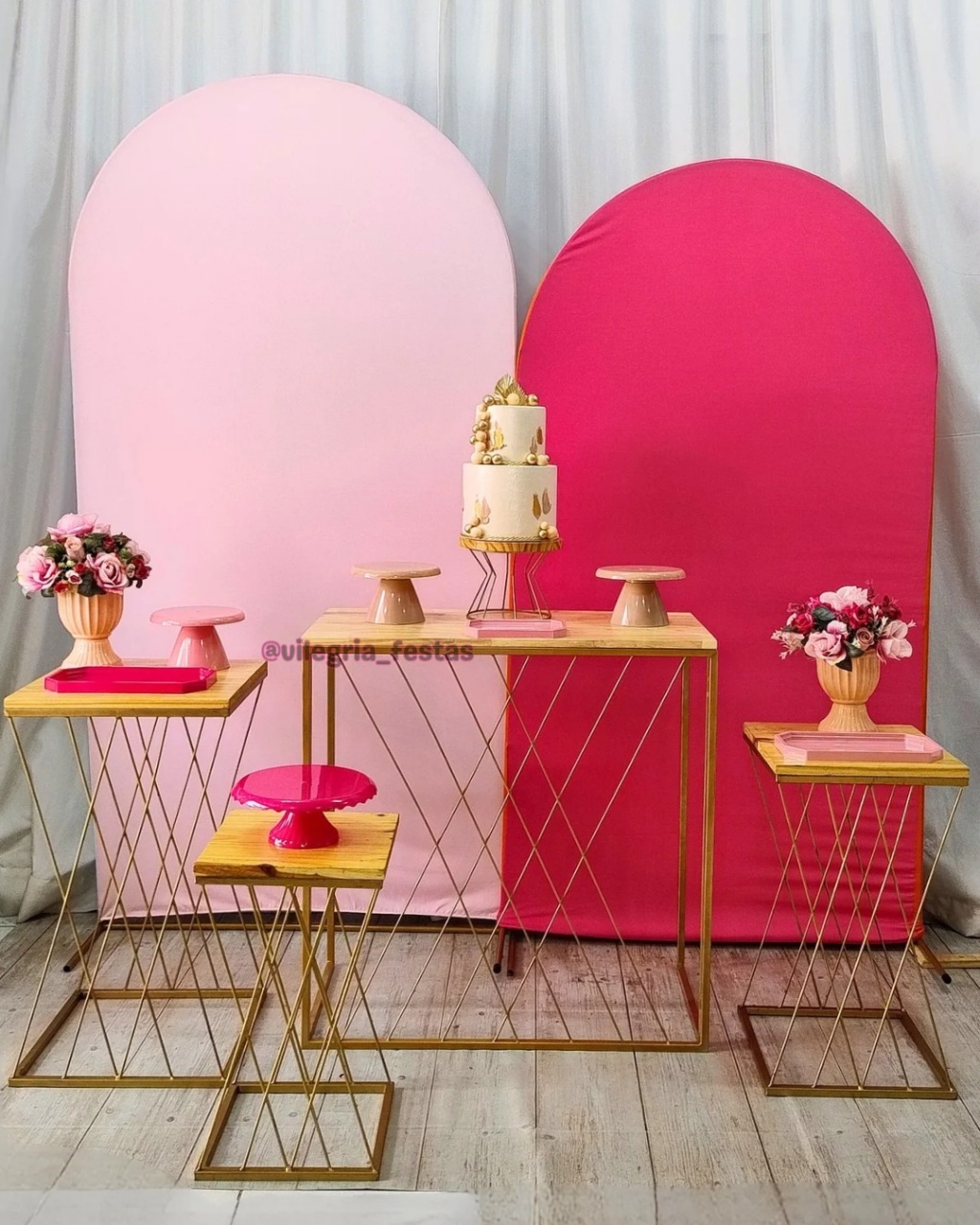 Composição Pink E Rosa Claro Romanos Mesa de Ferro  - Vilegria Festas