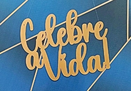Celebre A Vida Dourado Em Mdf  - Vilegria Festas