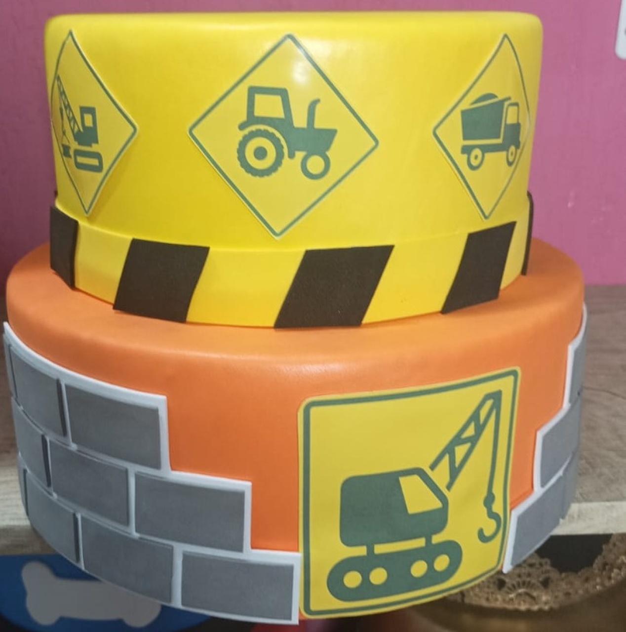 Bolo Fake 2And Construção - Vilegria Festas