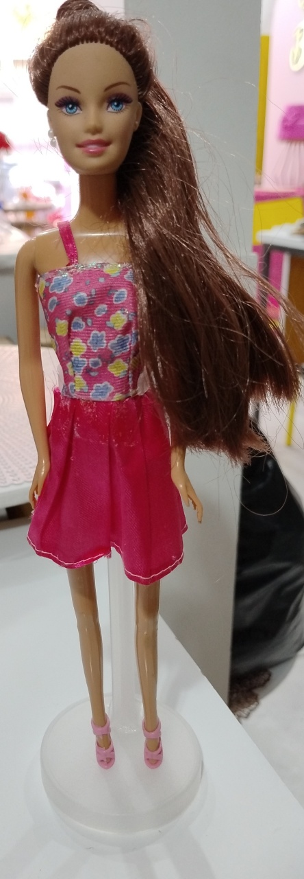 Boneca Barbie Cabelo Castanho - Vilegria Festas