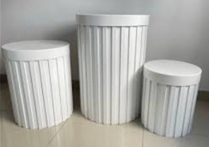 Trio de Mesas Cilindros Ripado Em Mdf Branco - Vilegria Festas