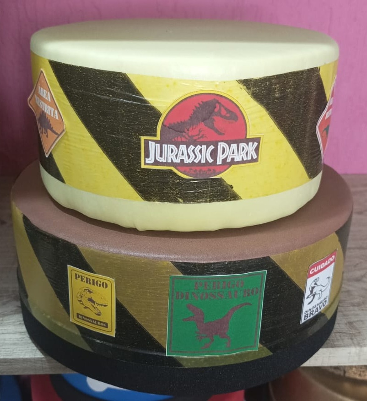 Bolo Fake 2And Dinossauro - Vilegria Festas