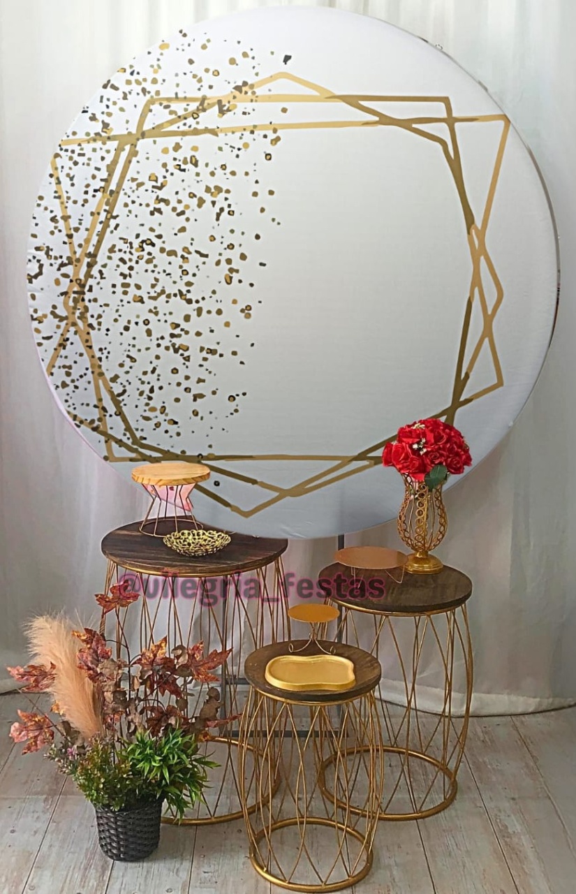 Composição Branco Com Dourado  - Vilegria Festas