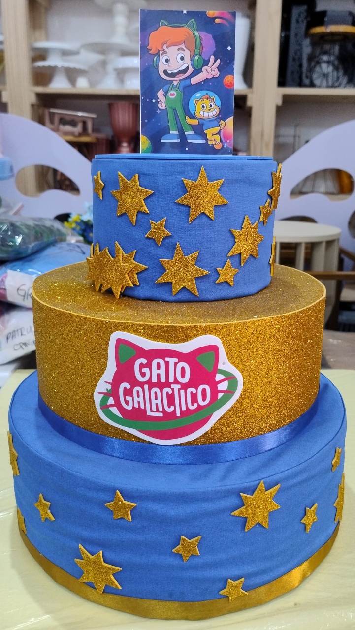 Bolo Fake 3 and Gato Galáctico  - Vilegria Festas