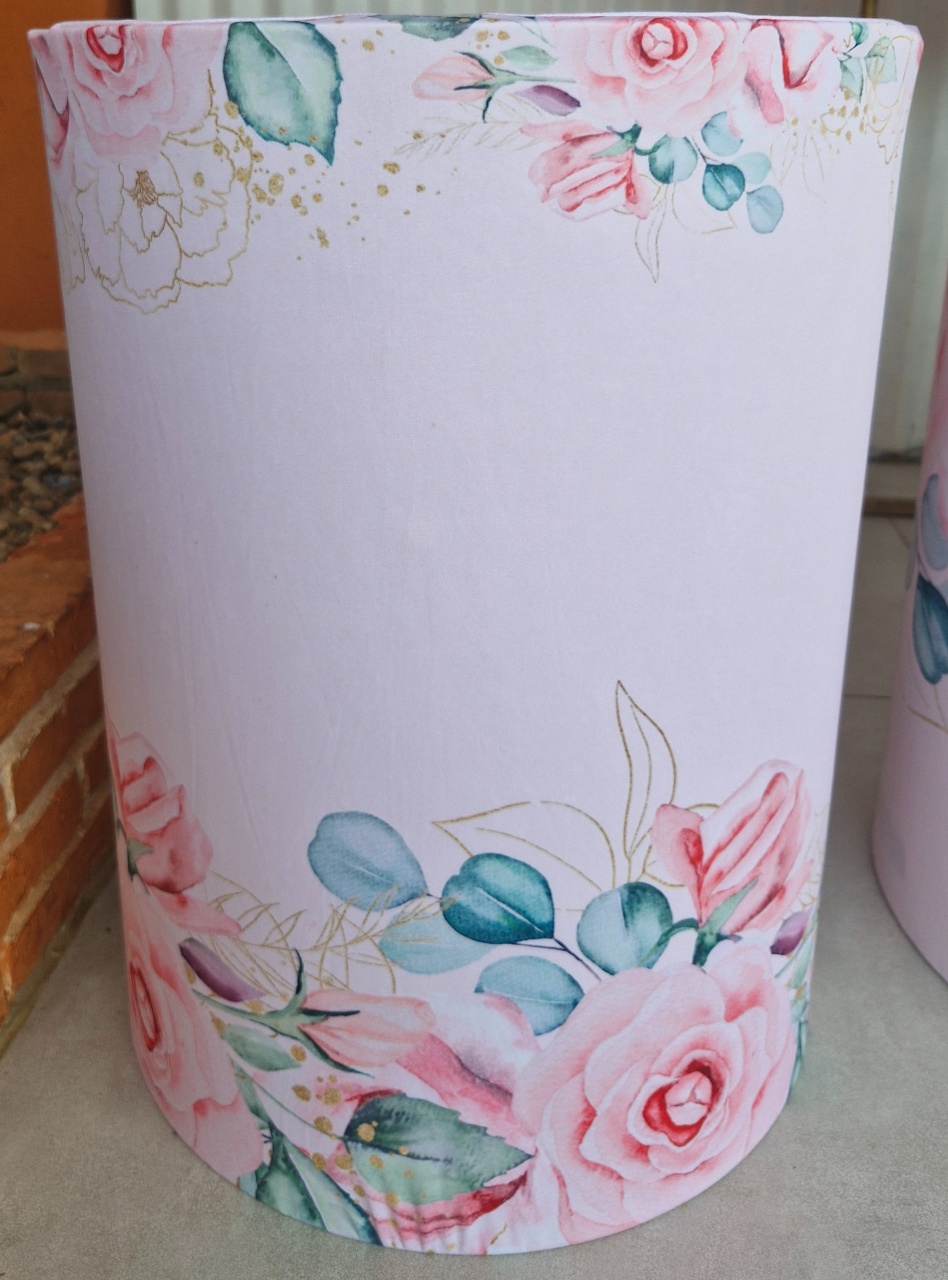 Capa Cilindro Floral Rosa M - DIVINA BELLAS FESTAS PEGUE E MONTE