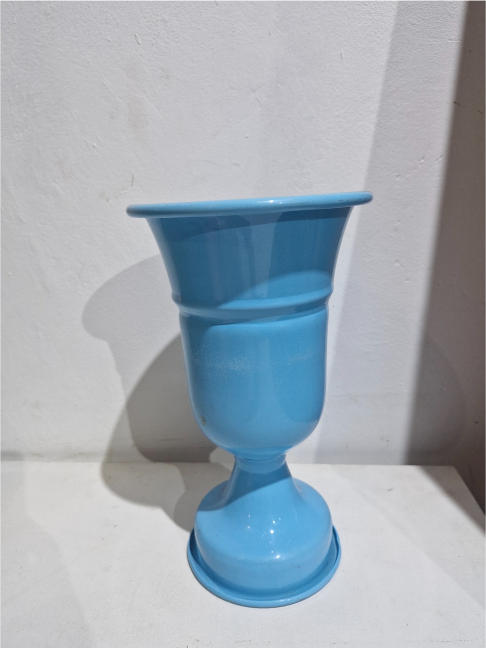 Vaso Azul Claro Grande Metal - DIVINA BELLAS FESTAS PEGUE E MONTE