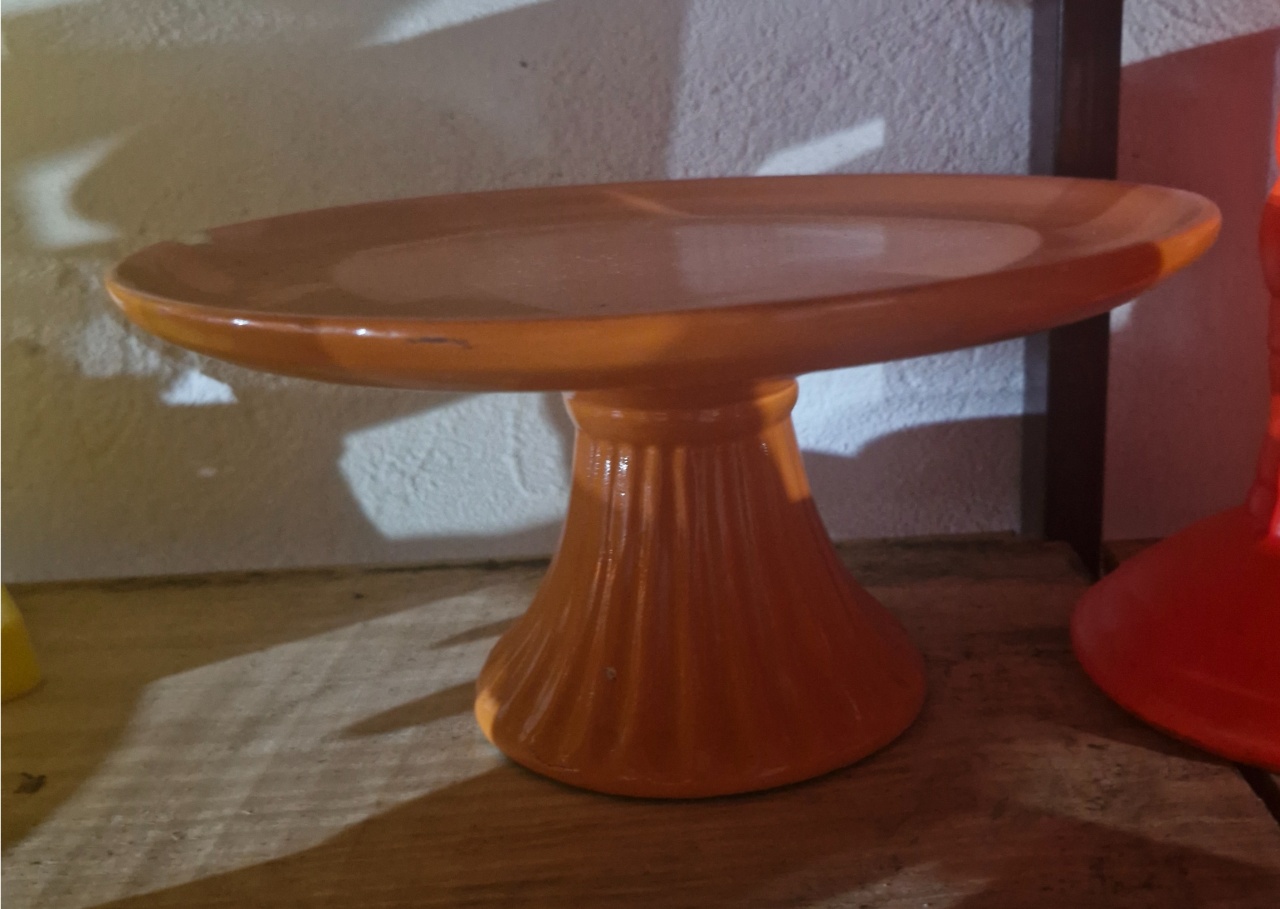 Suporte P/Bolo Laranja Baixa Peq Cerâmica - DIVINA BELLAS FESTAS PEGUE E MONTE