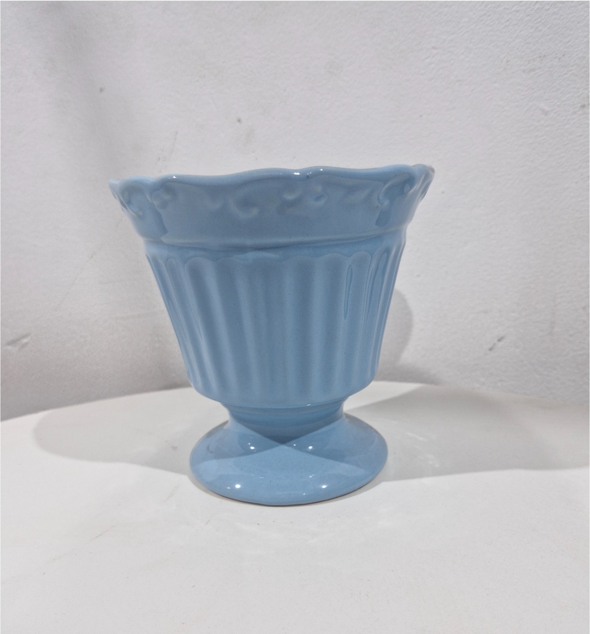 Vaso Azul Claro Baixo Peq Cerâmica - DIVINA BELLAS FESTAS PEGUE E MONTE