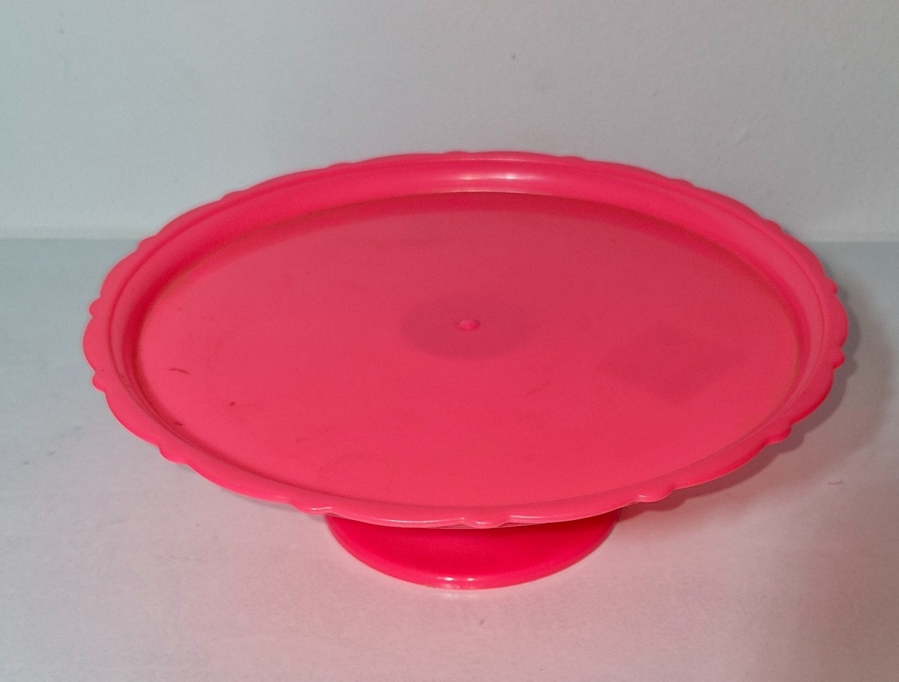 Bandeja Rosa Néon Redonda Semi Alta Pequena - DIVINA BELLAS FESTAS PEGUE E MONTE