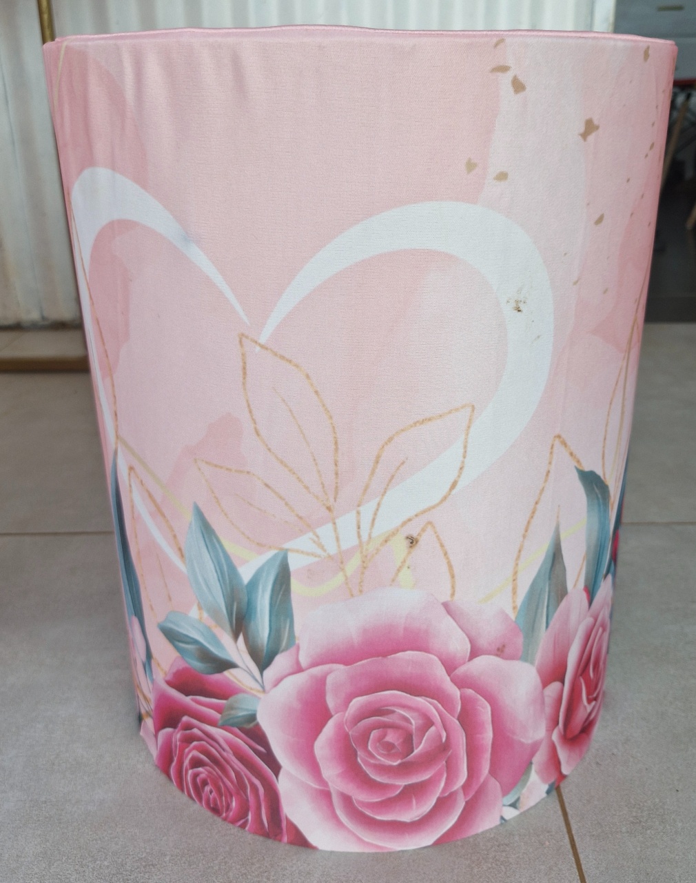 Capa Cilindro Floral Rosa Coração P - DIVINA BELLAS FESTAS PEGUE E MONTE