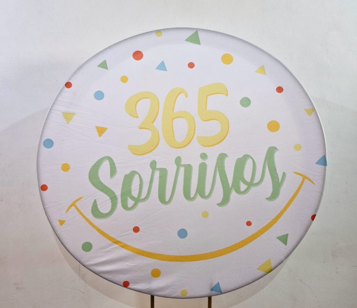 Capa Painel 365 Sorrisos Redonda 1,5 - DIVINA BELLAS FESTAS PEGUE E MONTE