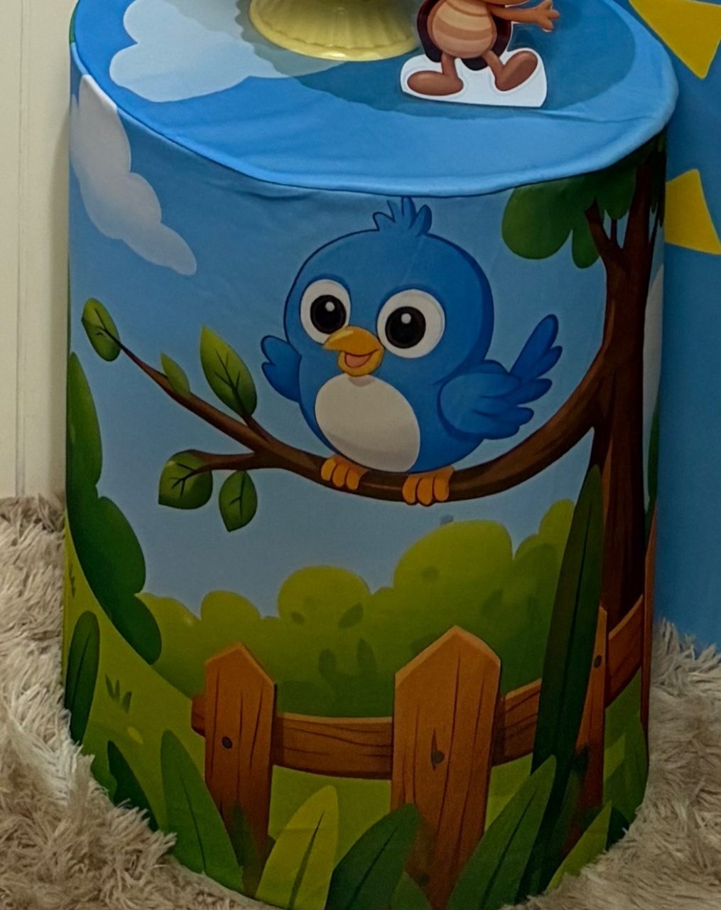 Galinha Pintadinha Capa Cilindro P Árvore C/Passarinho - DIVINA BELLAS FESTAS PEGUE E MONTE