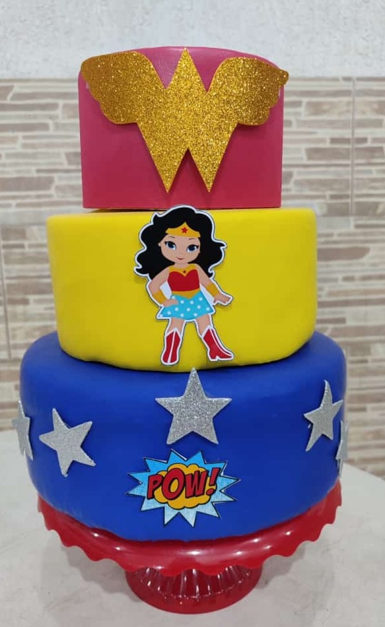 Bolofake Mulher Maravilha Gut - N&M-pegue e monte
