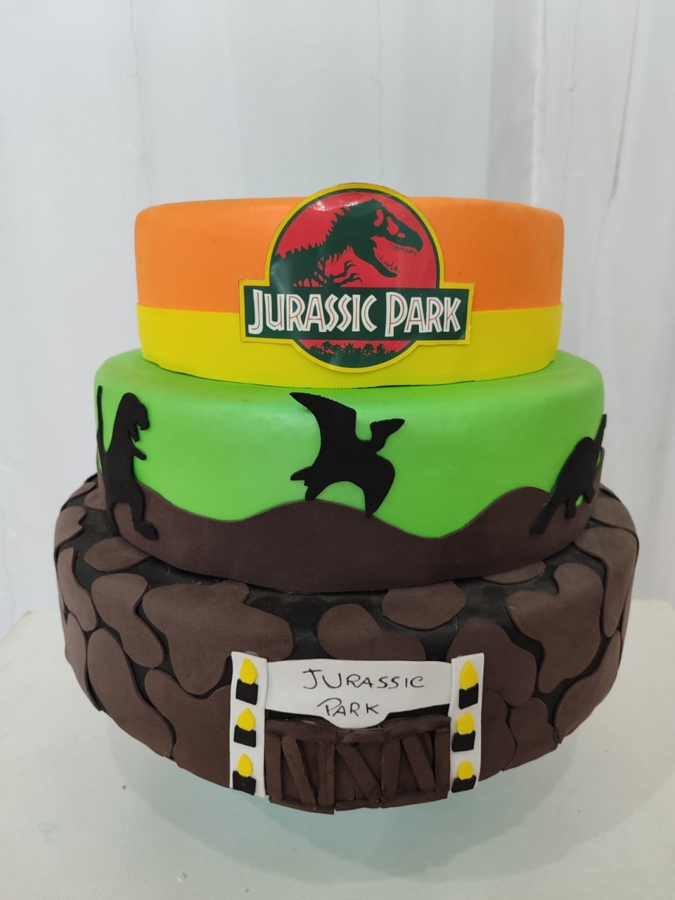 Bolofake Jurassic Park  - N&M-pegue e monte