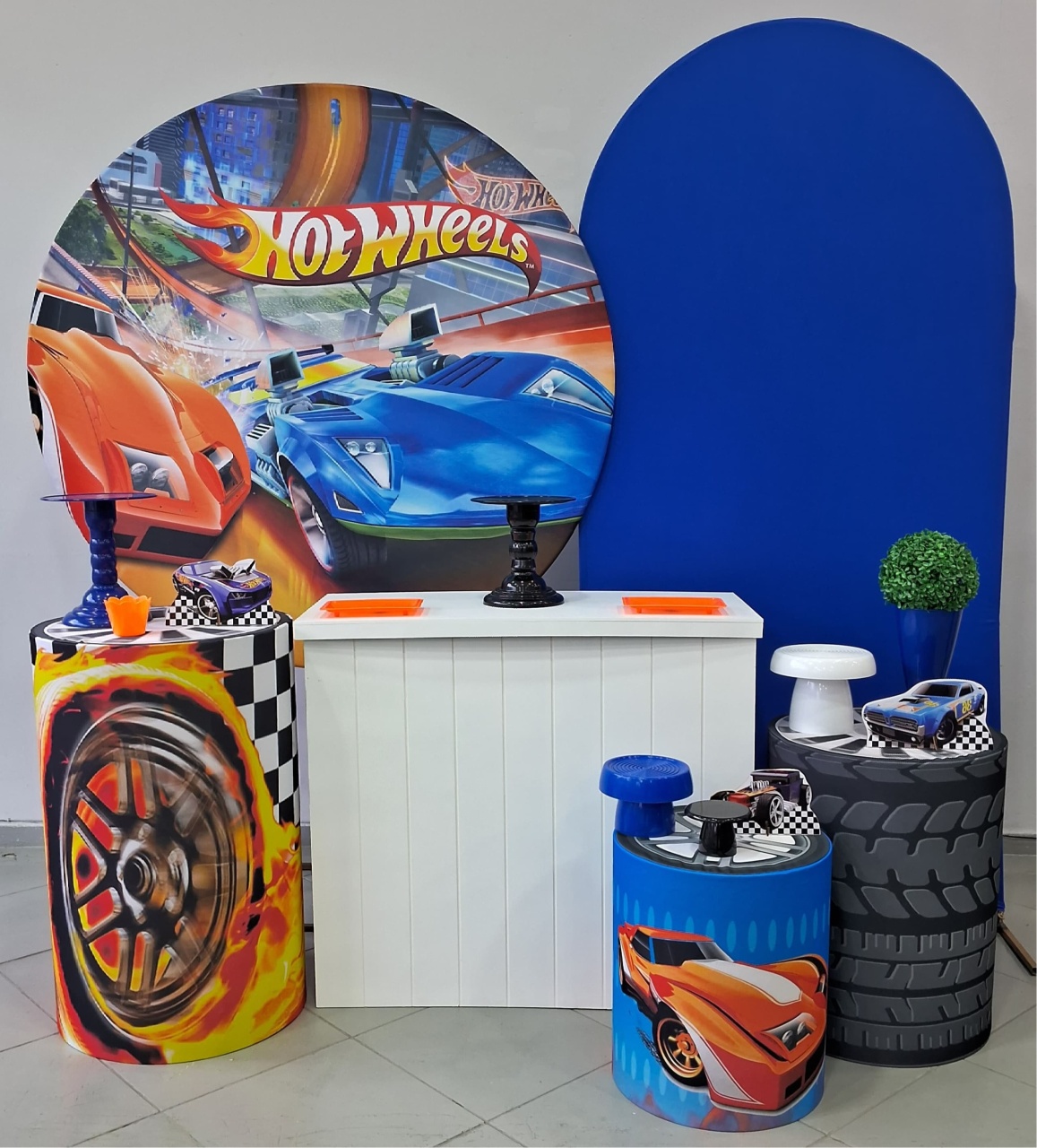 Kit Ouro Hot Wheels - Lili decorações pegue emonte