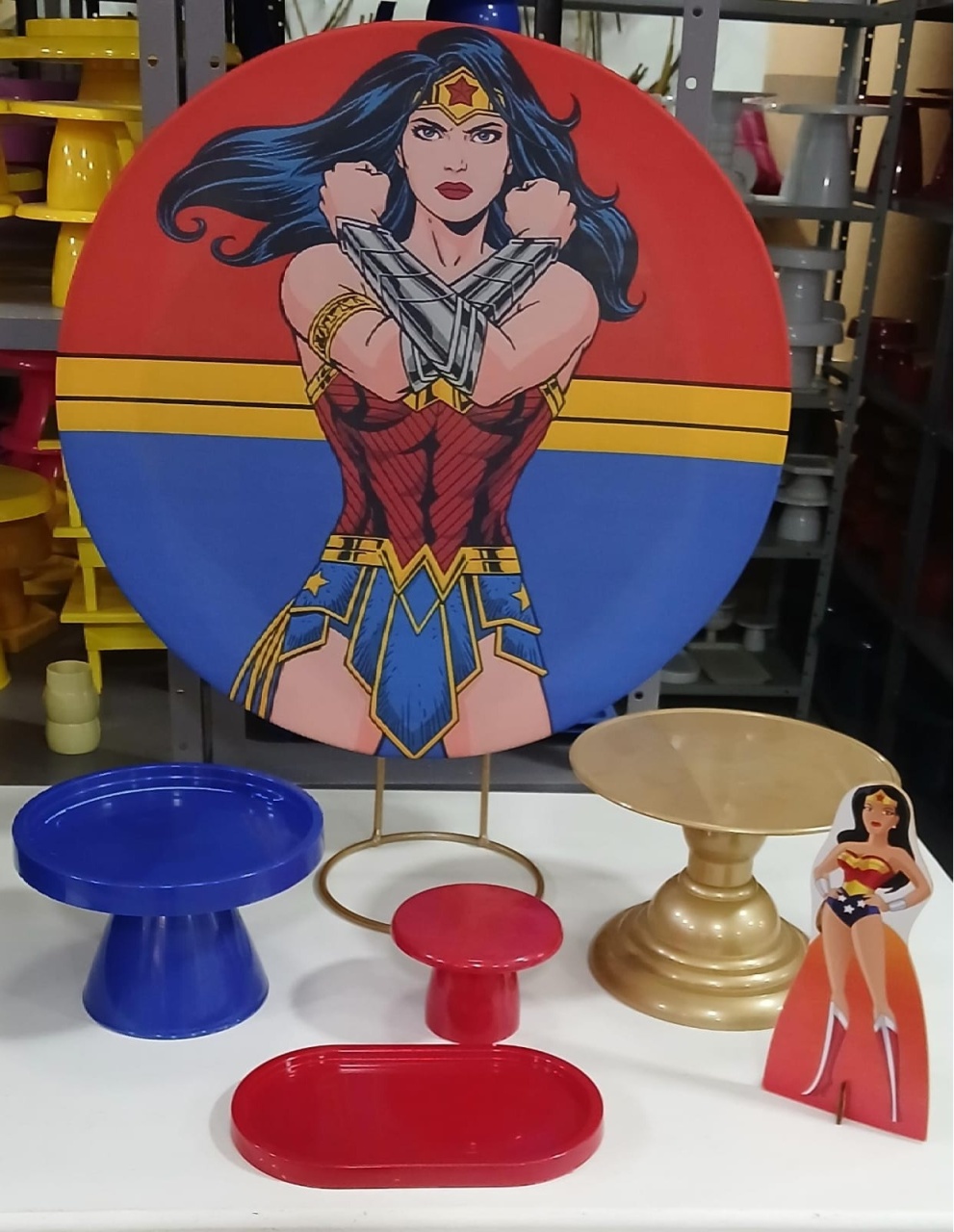 Mini Kit Mulher Maravilha Vermelho  - Lili decorações pegue emonte