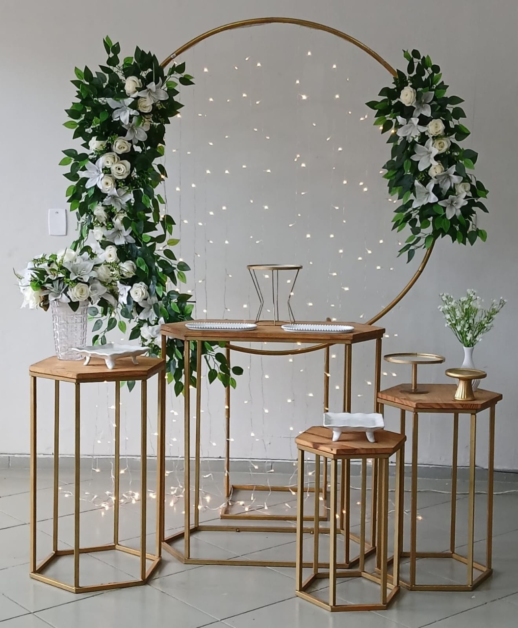 Composição Casamento Mesa Sextavada Painel Redondo  - Lili decorações pegue emonte