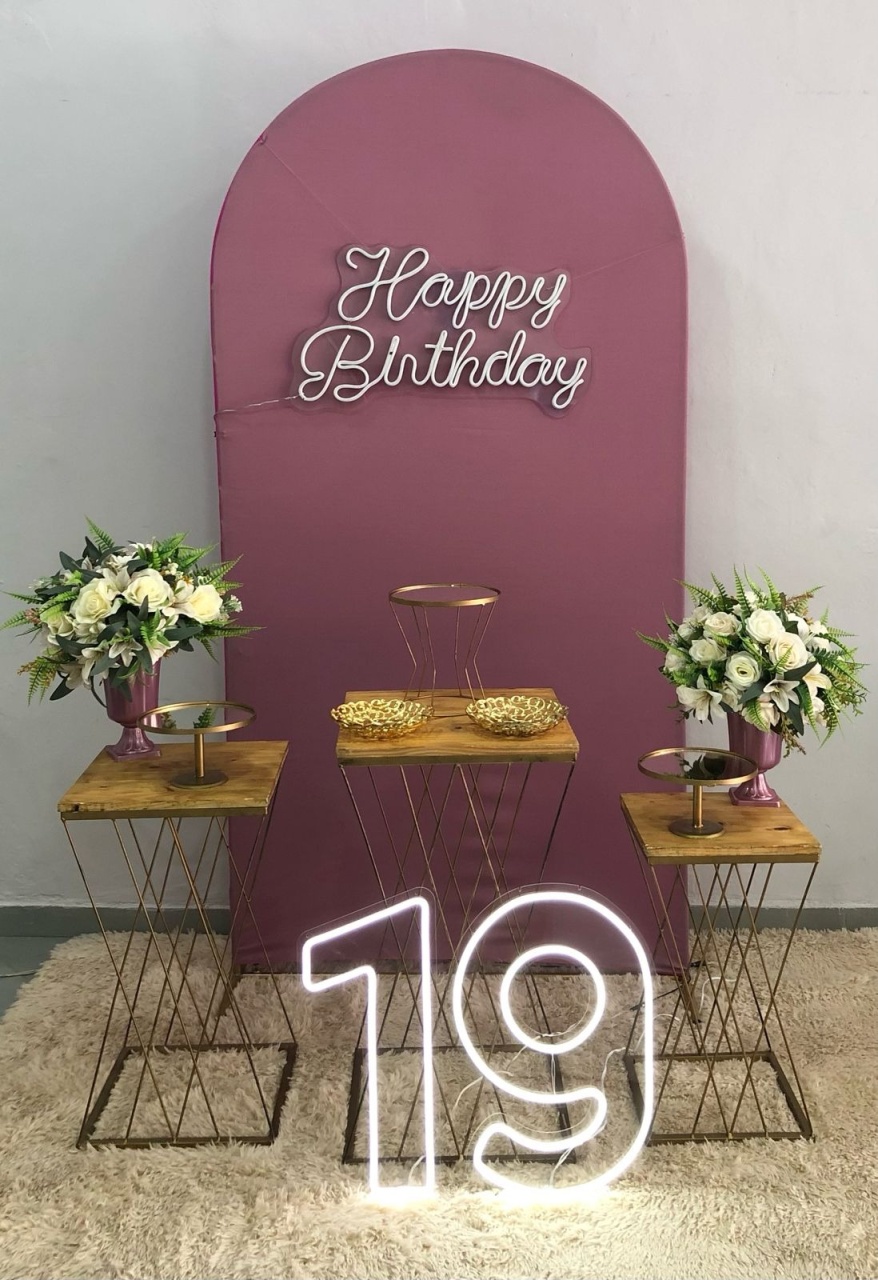 Composição Rose Happy Birthday - Lili decorações pegue emonte