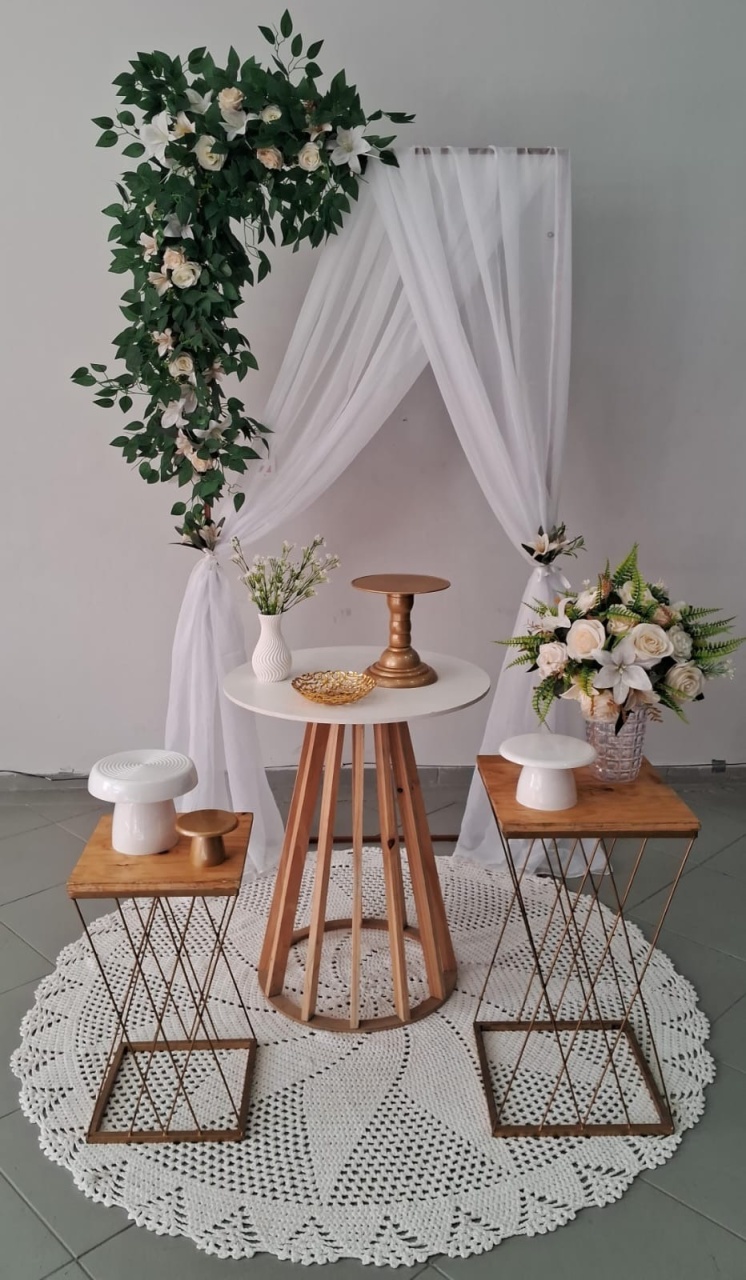 Composição Casamento Mesa Redonda E Treliça - Lili decorações pegue emonte