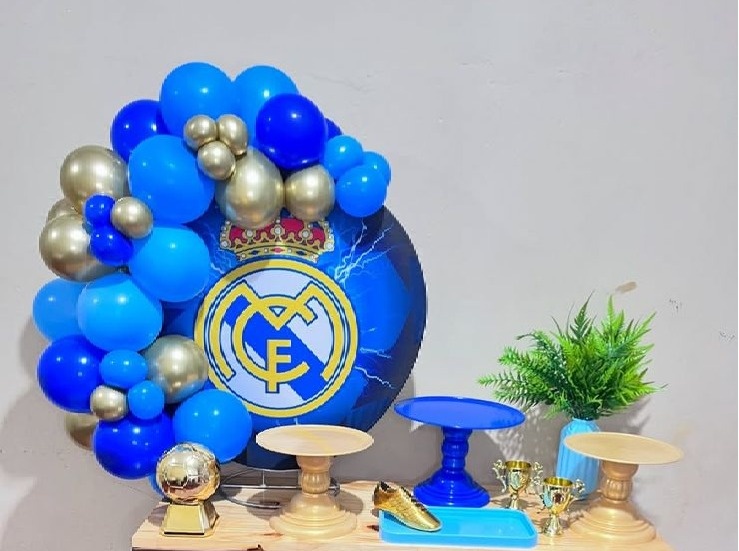 Real Madrid - Mini - Kit Festejar Bolas Cromadas - PEGUE E MONTE CATALAGO VEM FESTEJAR PALMAS