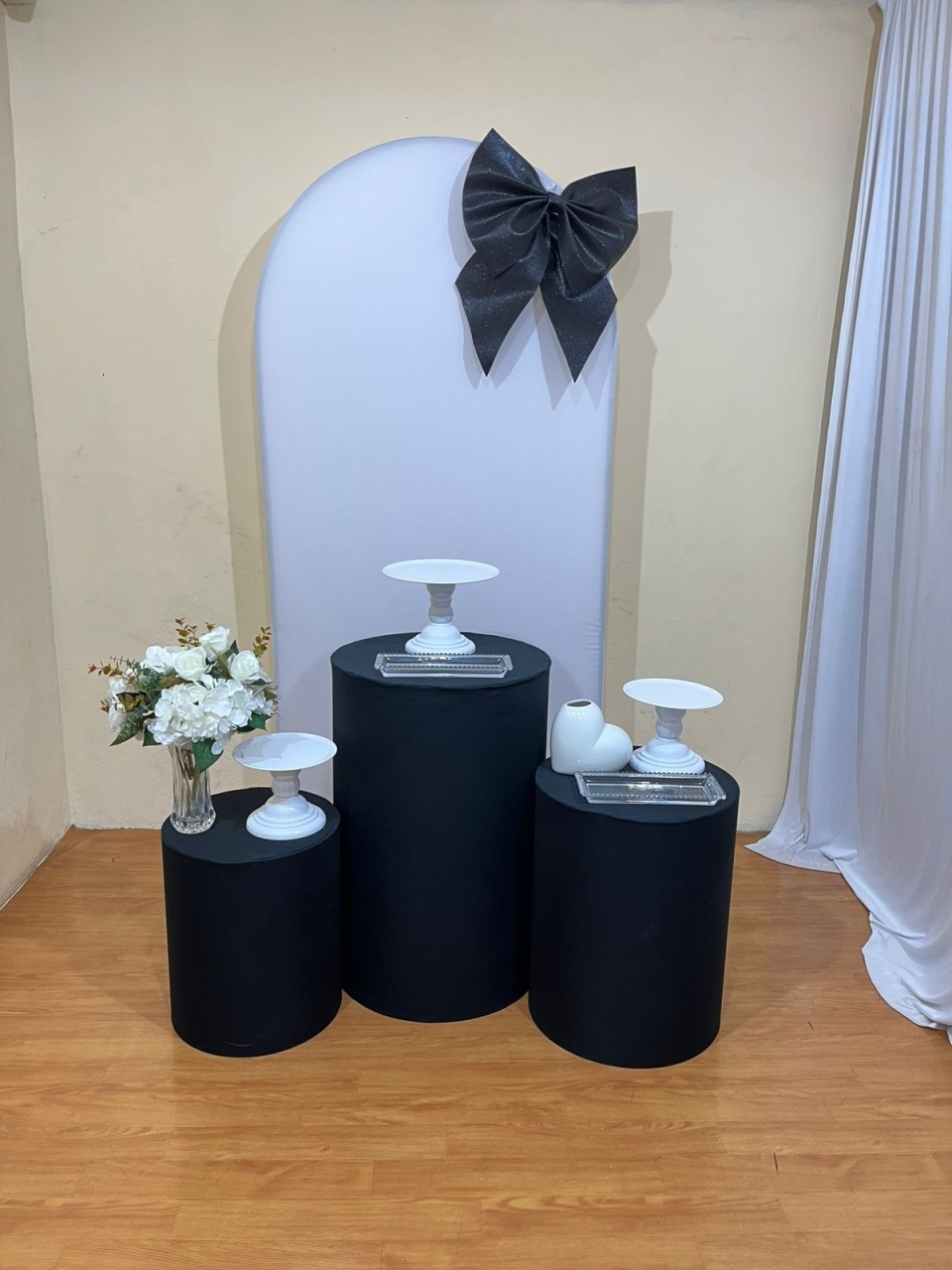 Laço Preto Branco - Festa Completa - Kit Fesetejar - PEGUE E MONTE CATALAGO VEM FESTEJAR PALMAS