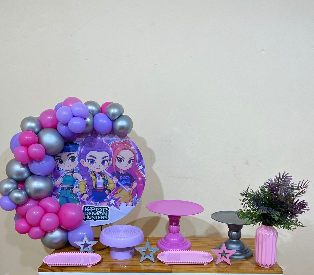 Guerreiras Do K-Pop - Mini Festa - Kit Festejar - PEGUE E MONTE CATALAGO VEM FESTEJAR PALMAS